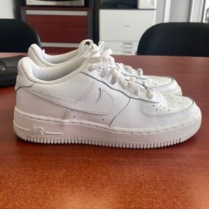 Nike Air Force 1’s size 6 white
